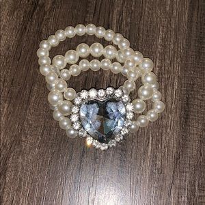 Costume jewelry bracelet